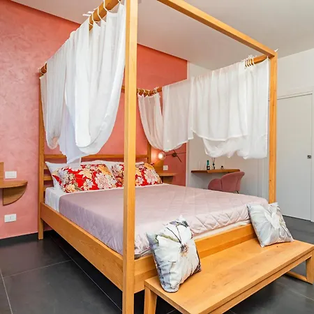 Namuri Downtown Bed & Breakfast 3*
